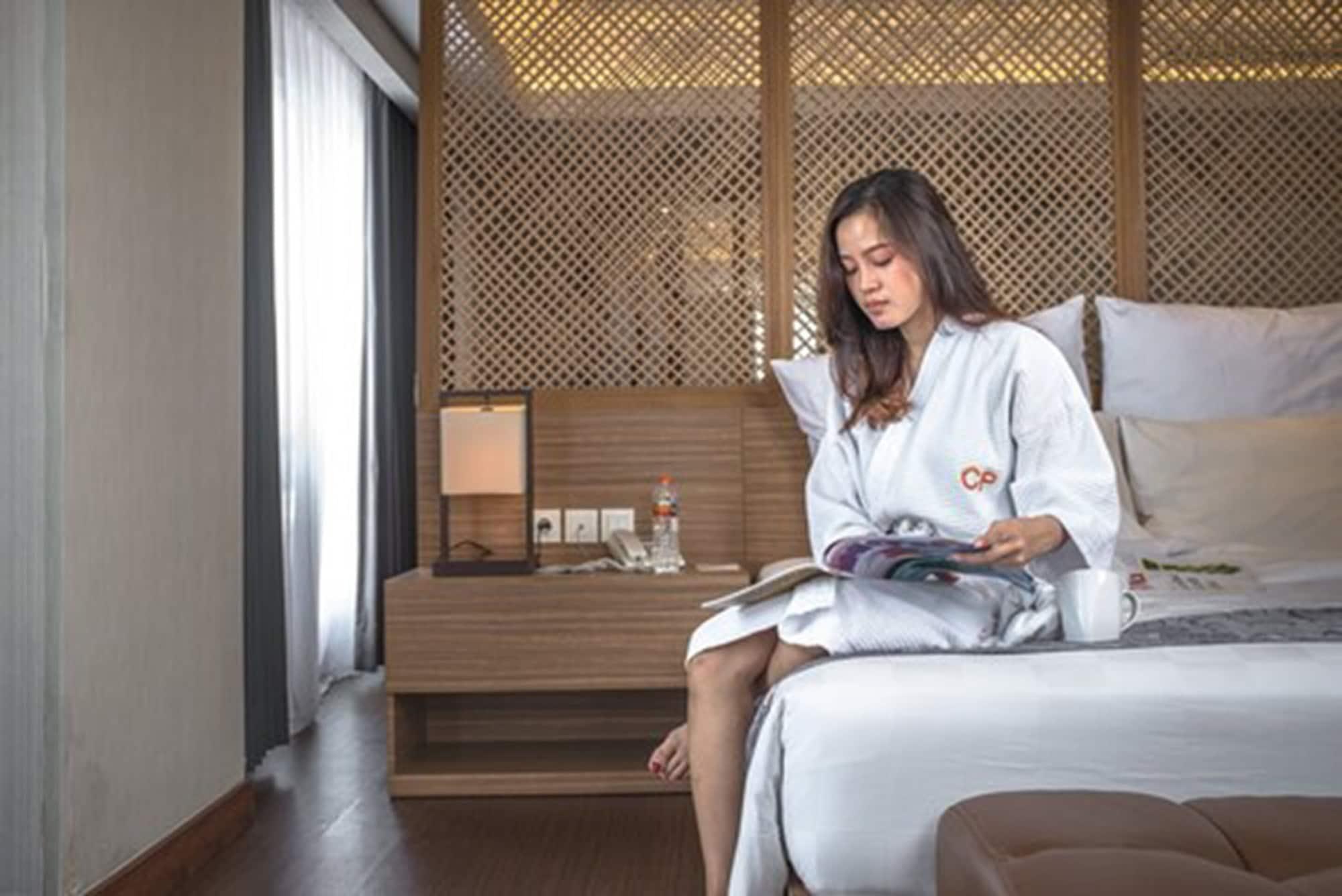 Crown Managed By Midtown Indonesia Hotel Surabaya