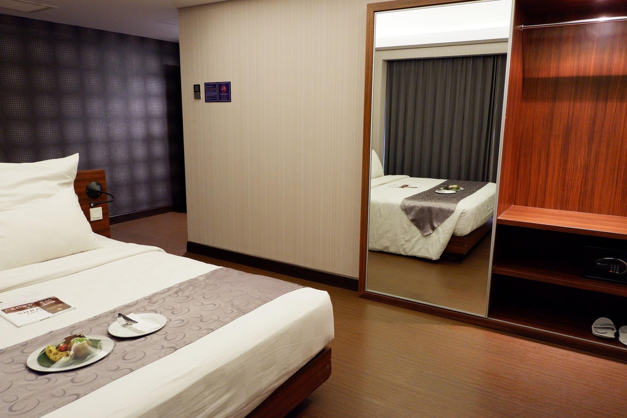 Crown Managed By Midtown Indonesia 4* Surabaya