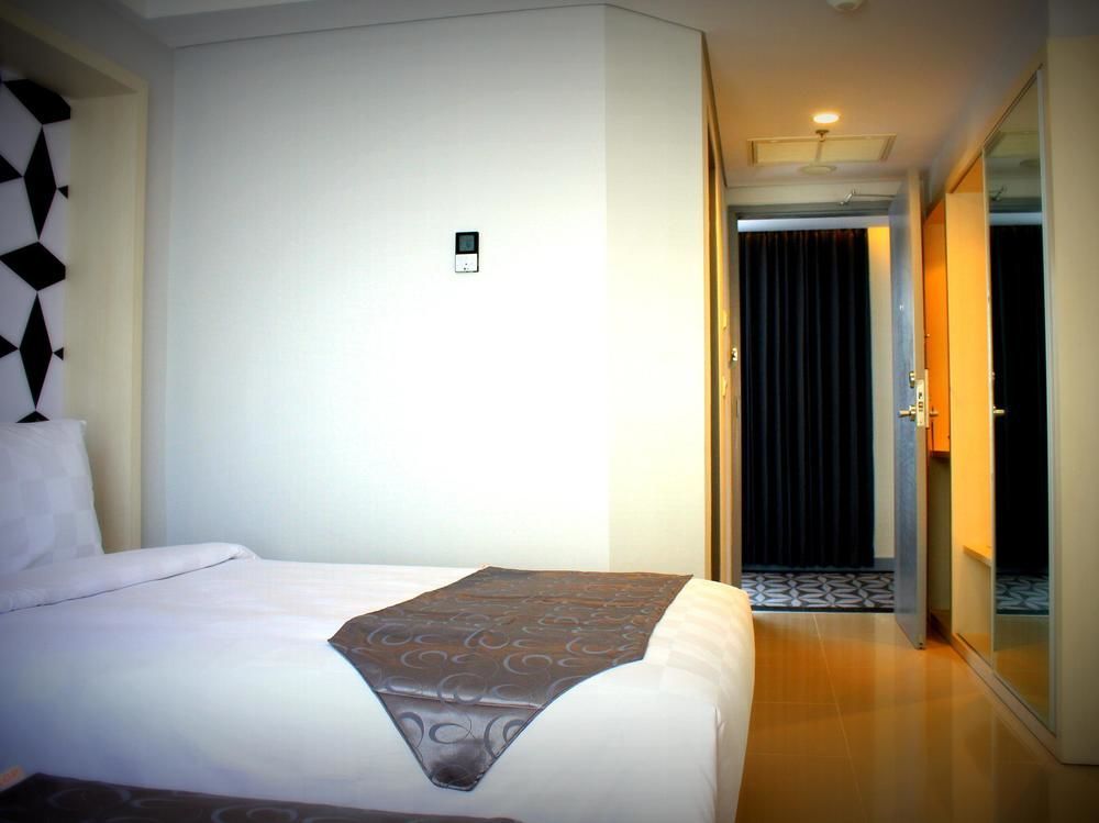 Crown Managed By Midtown Indonesia Hotel 4*