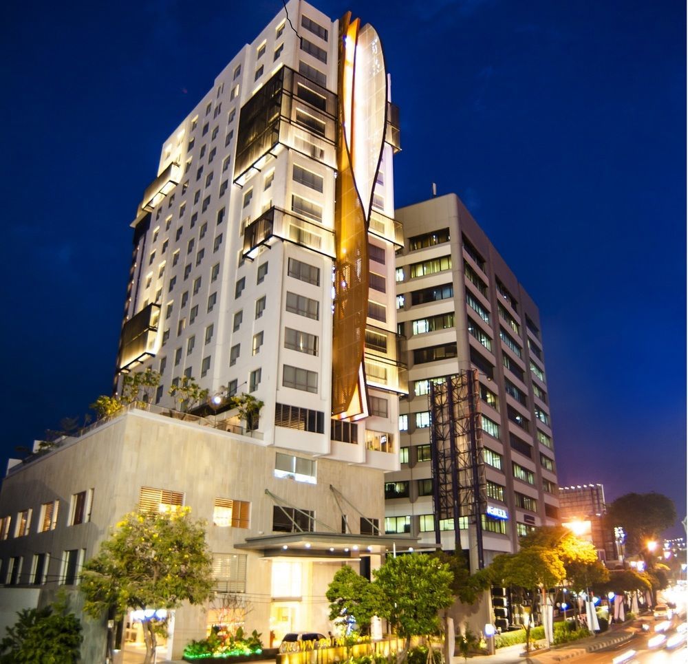 होटल Crown Managed By Midtown Indonesia 4*