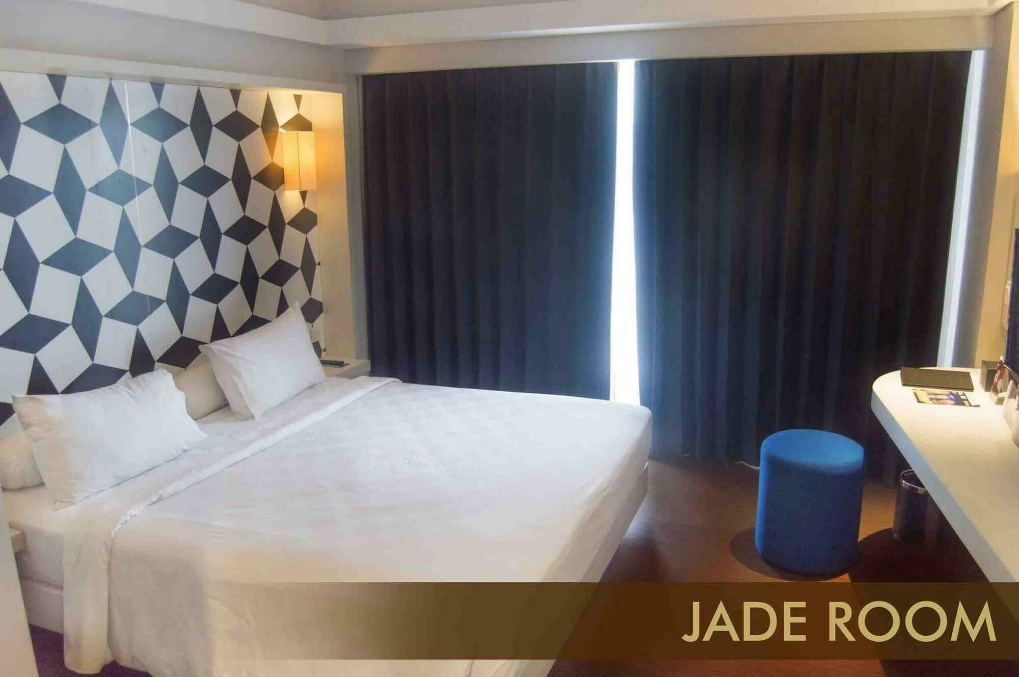 Crown Managed By Midtown Indonesia Hotel Surabaya